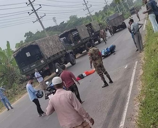 মোটরসাইকেল, ছিটকে, ট্রাকের নিচে,দম্পতি