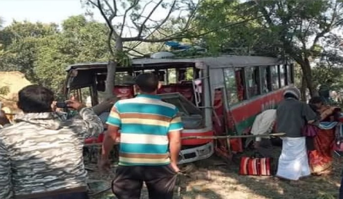 বাসচাপায়-বাবা ছেলের